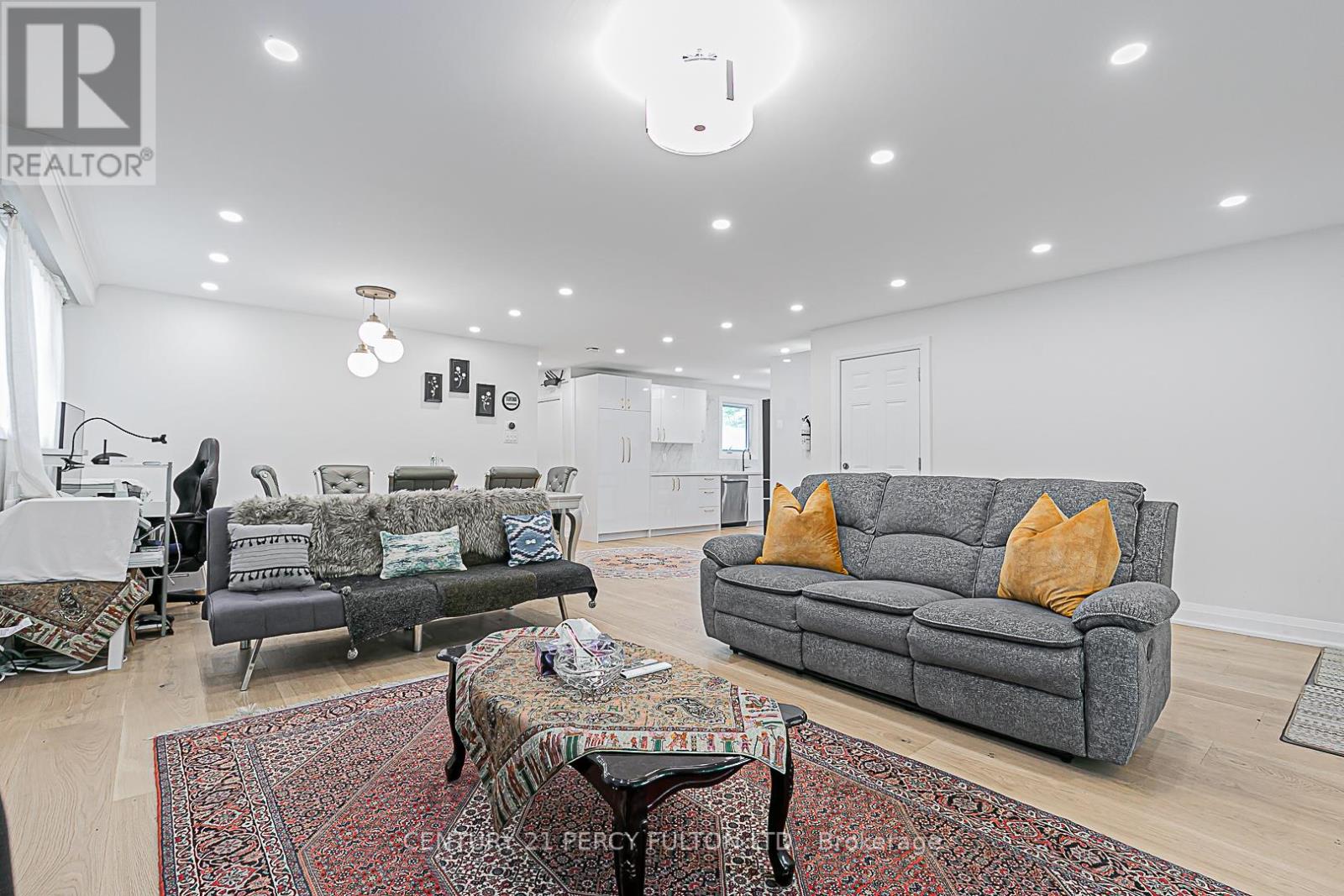 168 Ruggles Avenue, Richmond Hill, Ontario  L4C 1Y4 - Photo 9 - N12575314