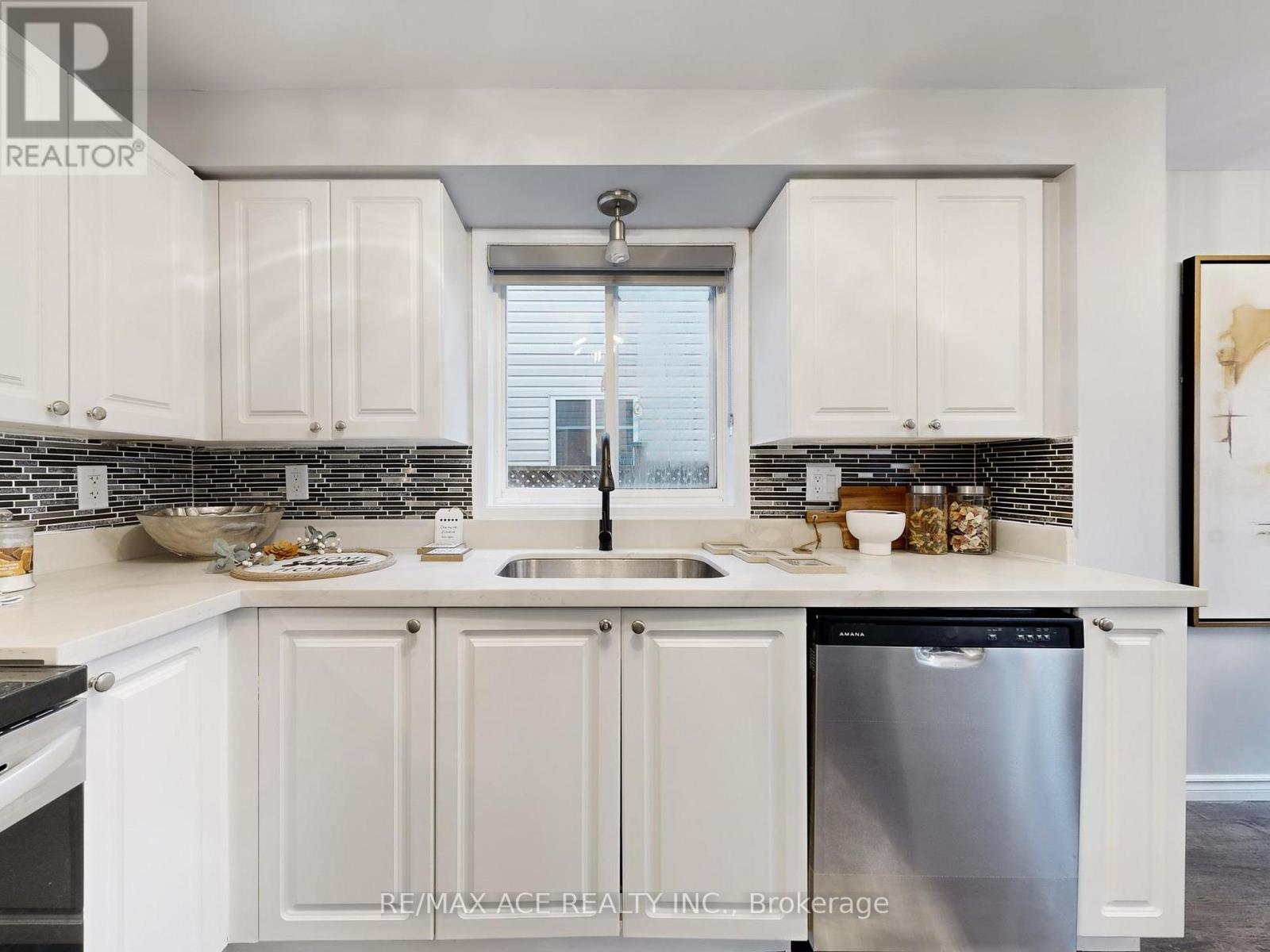 6 Aconley Court, Barrie, Ontario  L4M 7B3 - Photo 14 - S12575124