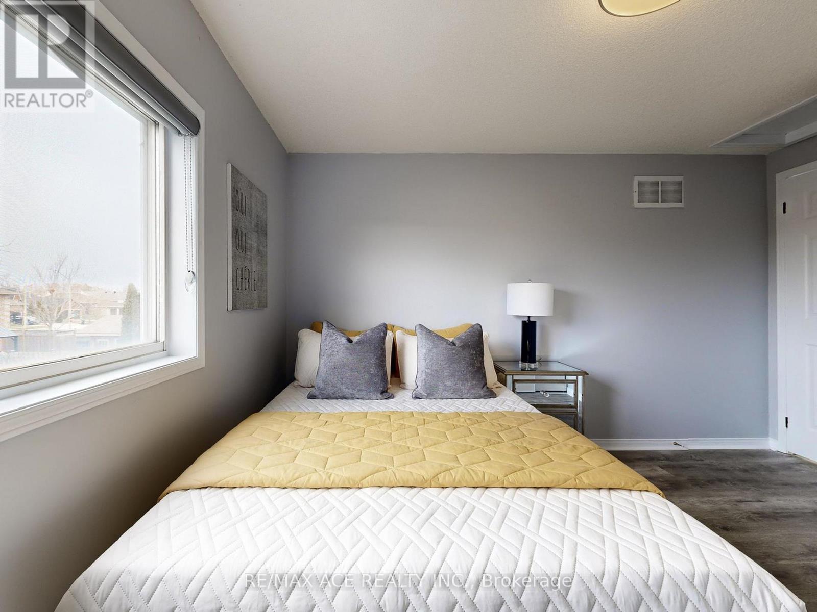 6 Aconley Court, Barrie, Ontario  L4M 7B3 - Photo 29 - S12575124