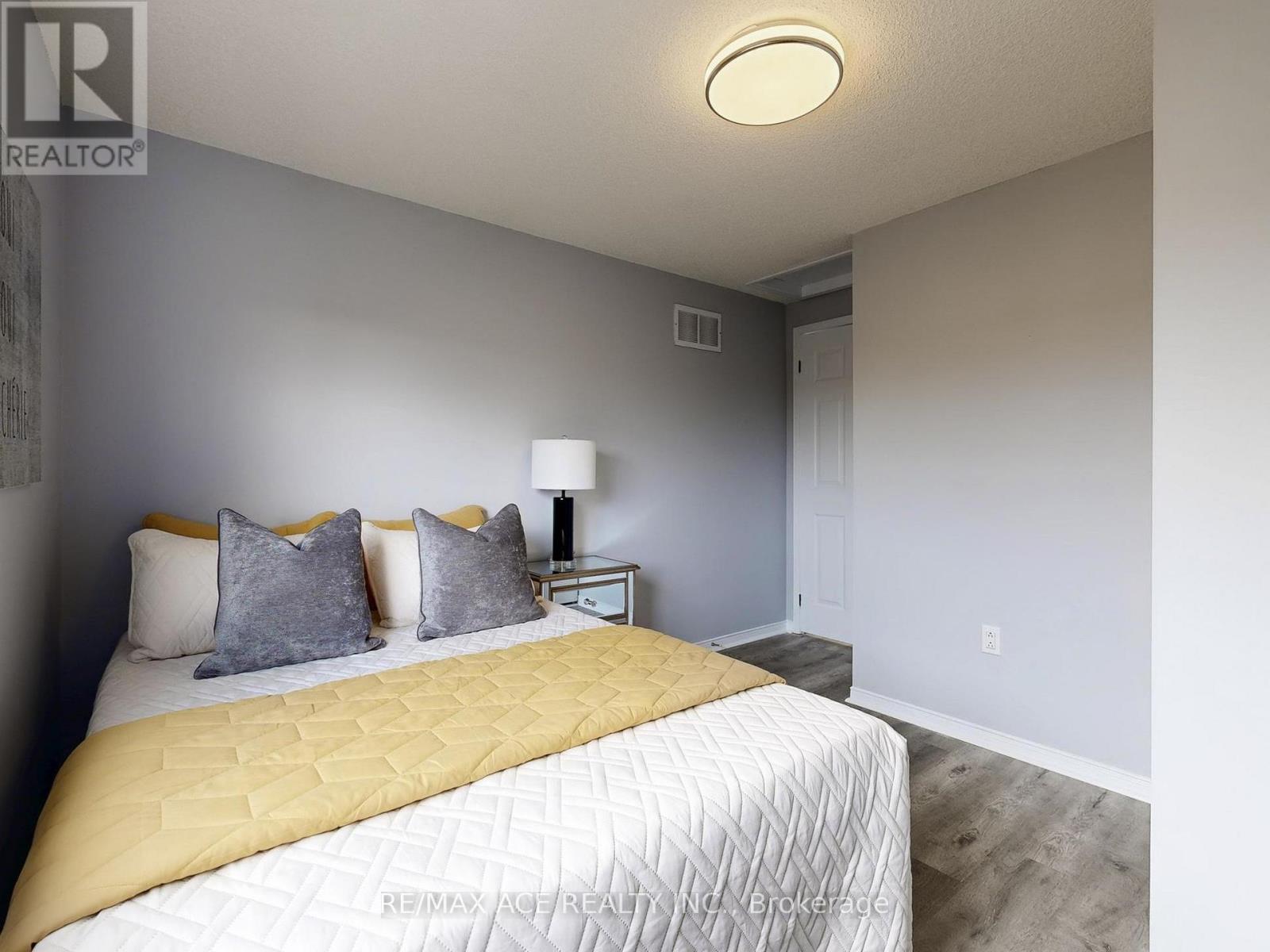 6 Aconley Court, Barrie, Ontario  L4M 7B3 - Photo 30 - S12575124