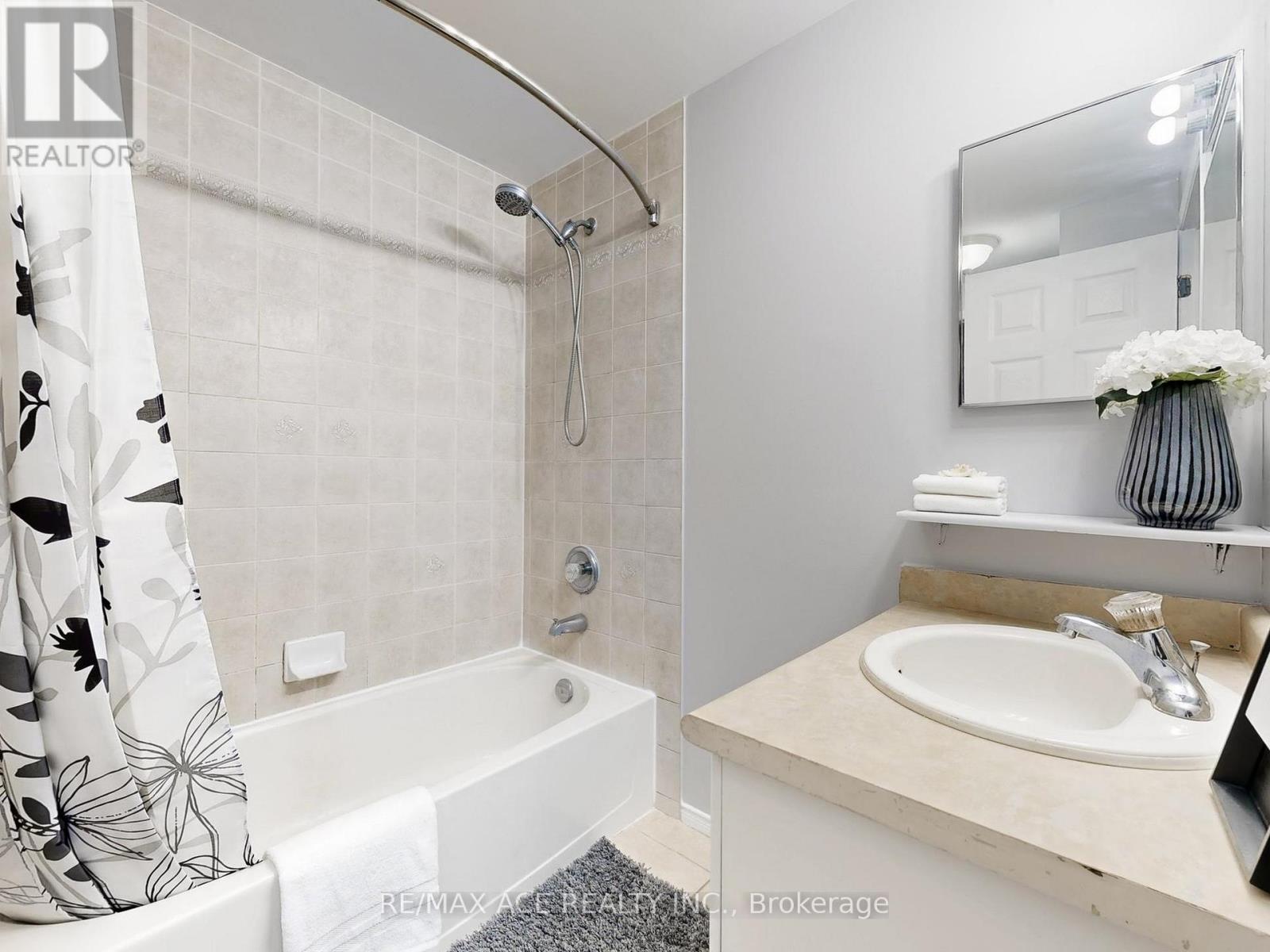 6 Aconley Court, Barrie, Ontario  L4M 7B3 - Photo 31 - S12575124