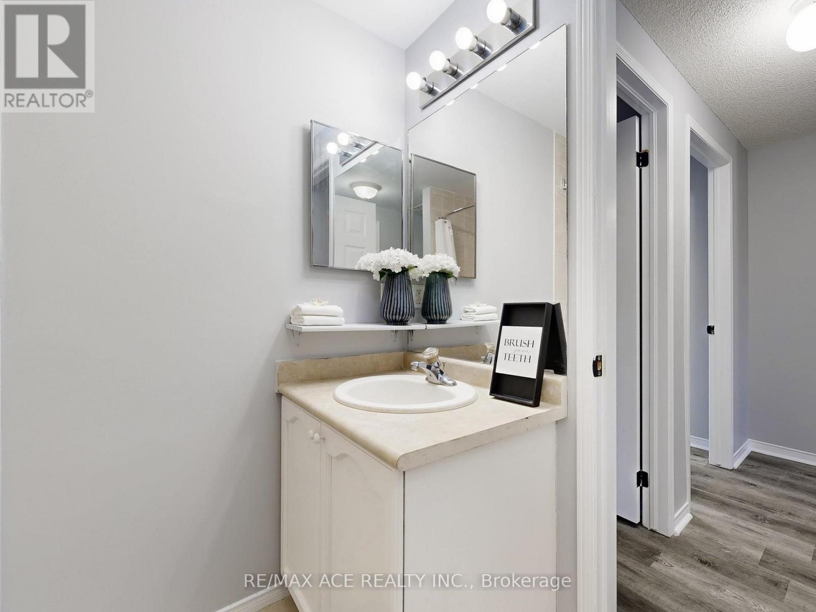 6 Aconley Court, Barrie, Ontario  L4M 7B3 - Photo 32 - S12575124