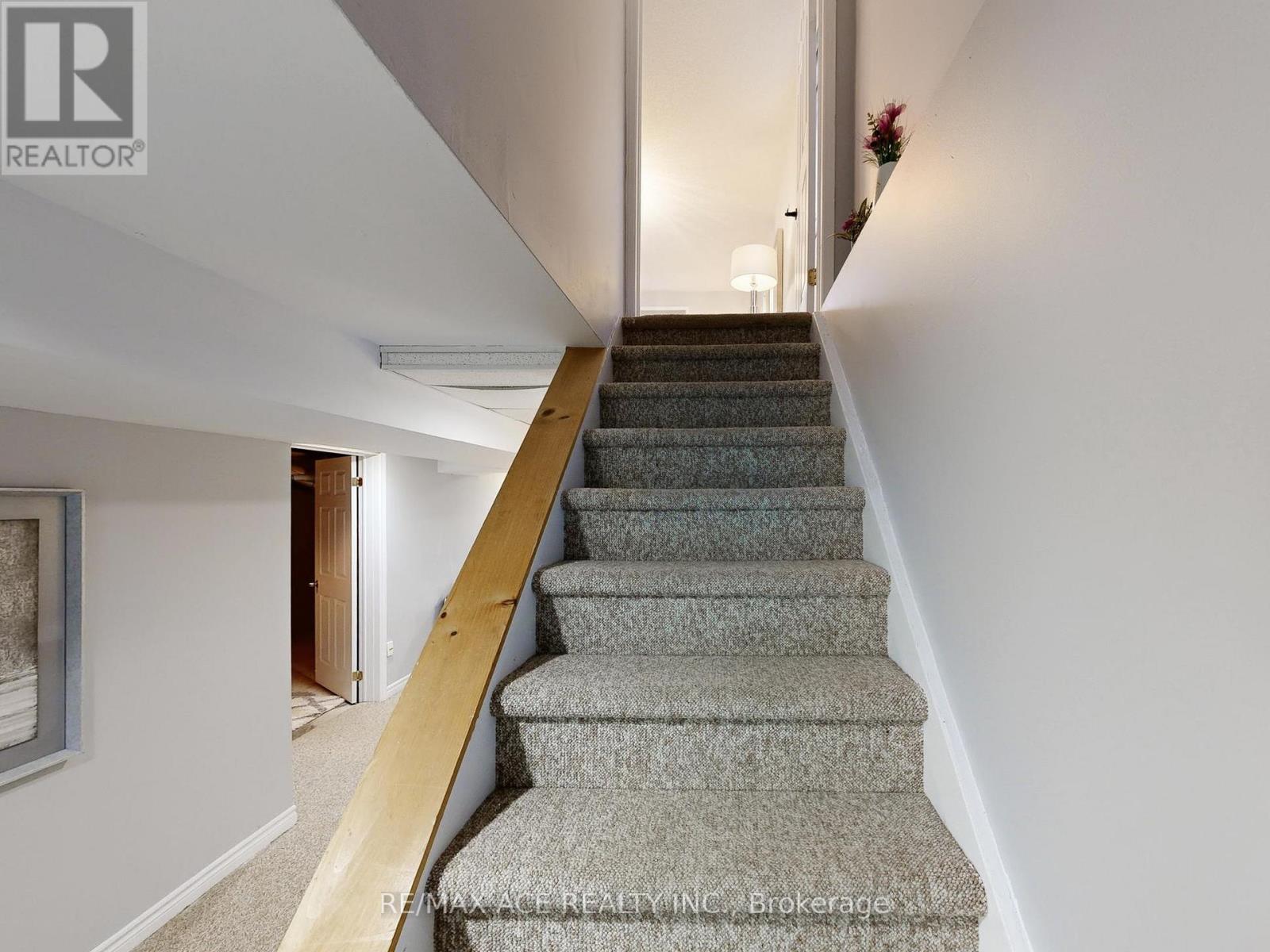 6 Aconley Court, Barrie, Ontario  L4M 7B3 - Photo 33 - S12575124