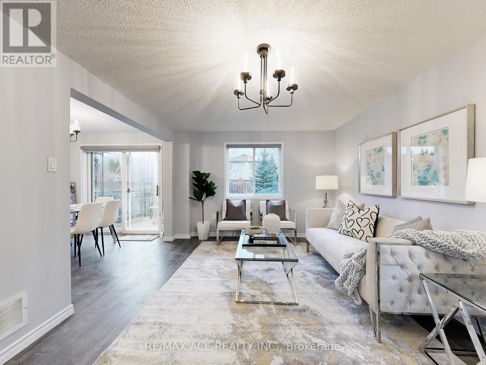 6 Aconley Court, Barrie, Ontario  L4M 7B3 - Photo 4 - S12575124