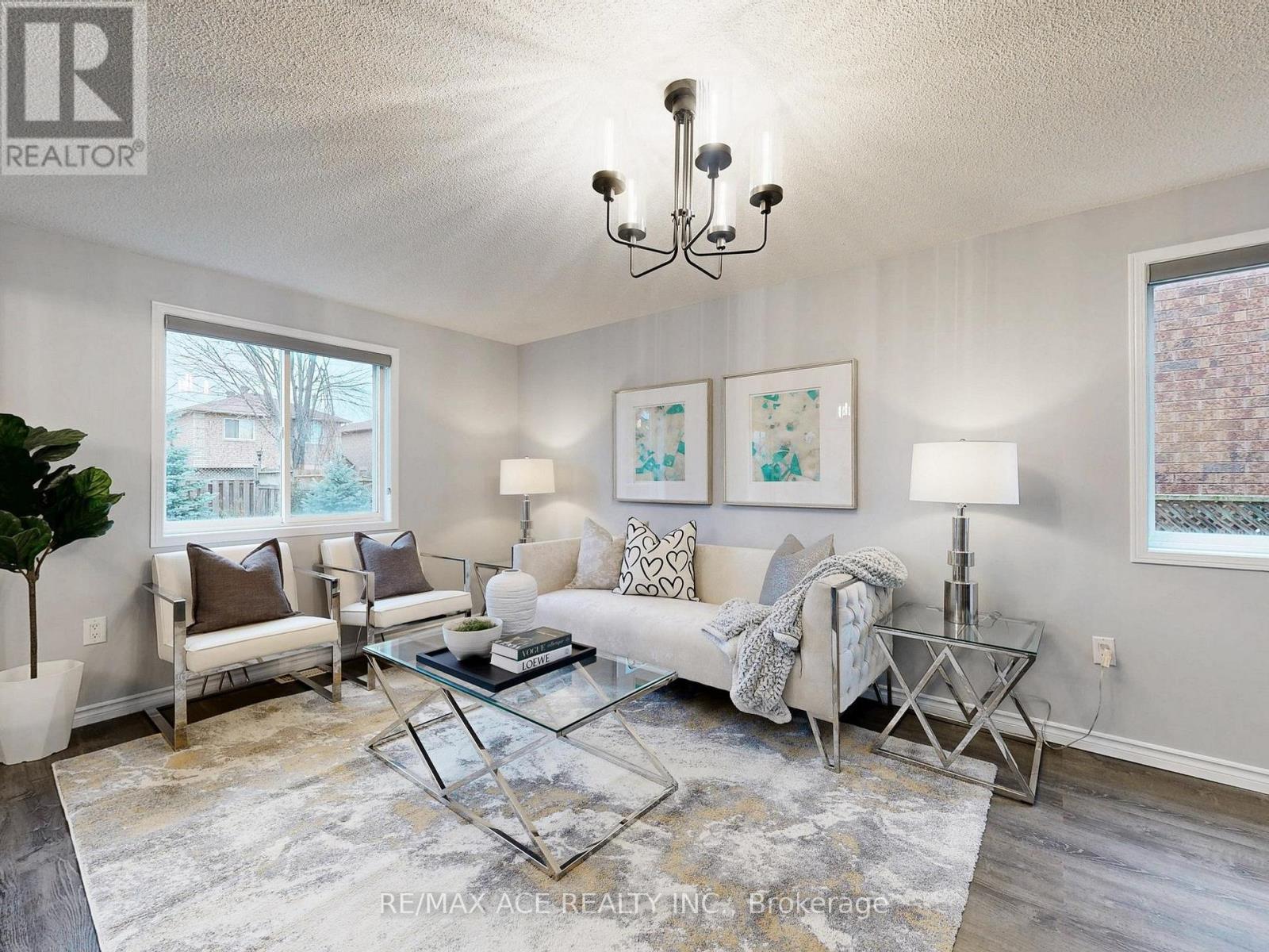 6 Aconley Court, Barrie, Ontario  L4M 7B3 - Photo 5 - S12575124