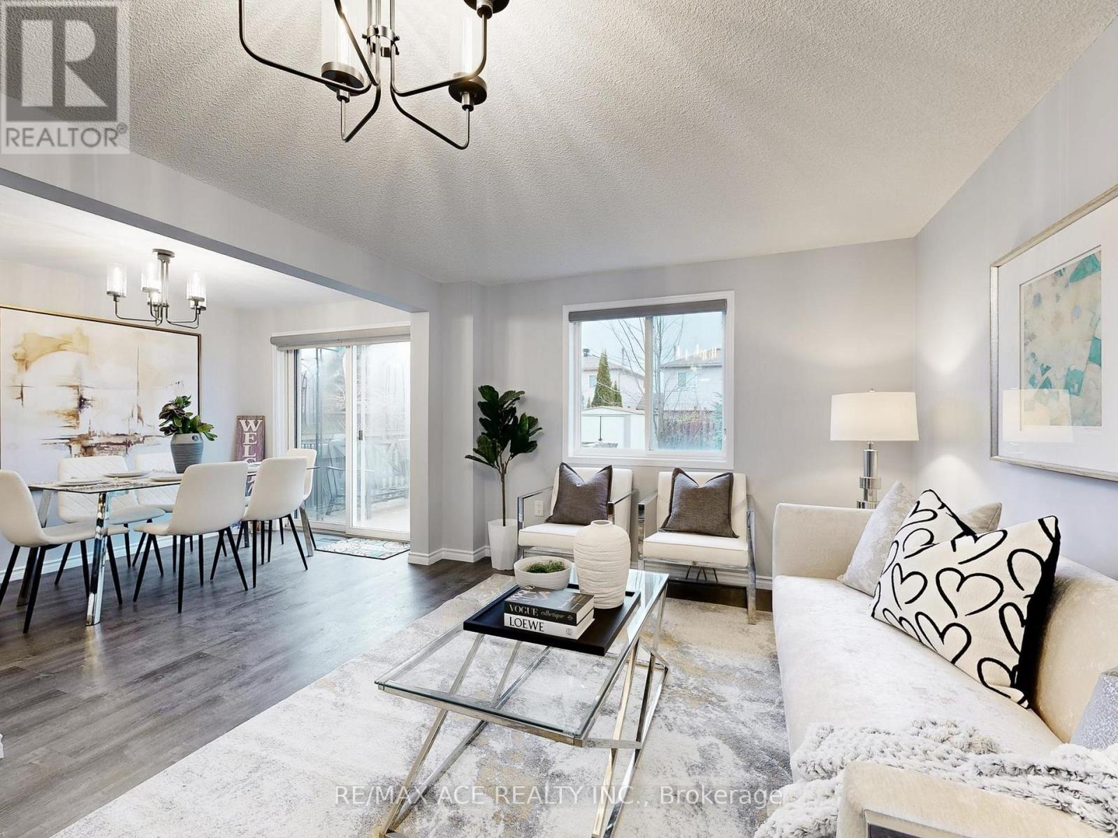 6 Aconley Court, Barrie, Ontario  L4M 7B3 - Photo 6 - S12575124