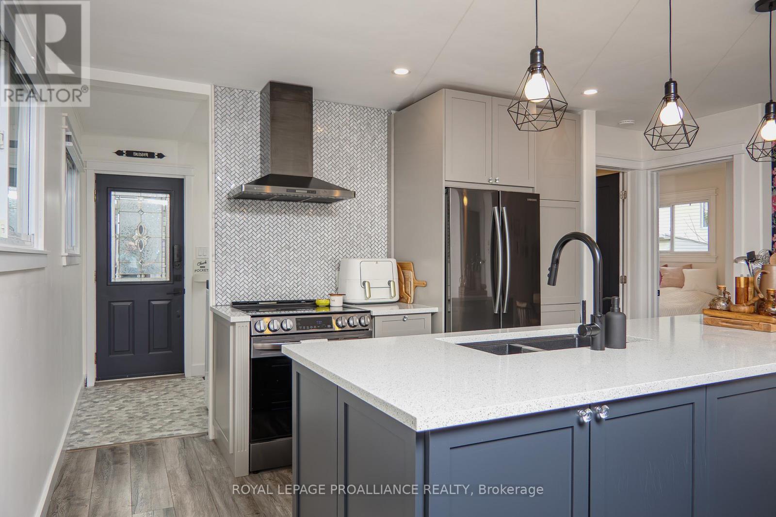 37 Leopold Street, Quinte West, Ontario  K8V 2K1 - Photo 10 - X12573222