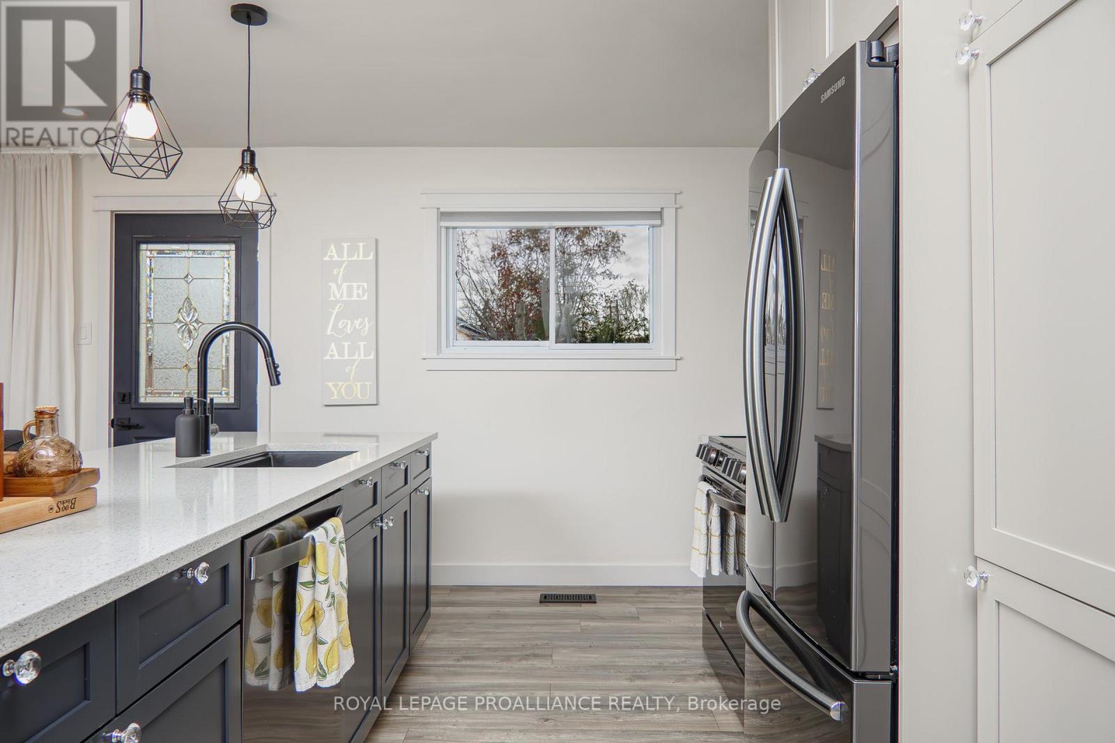 37 Leopold Street, Quinte West, Ontario  K8V 2K1 - Photo 14 - X12573222