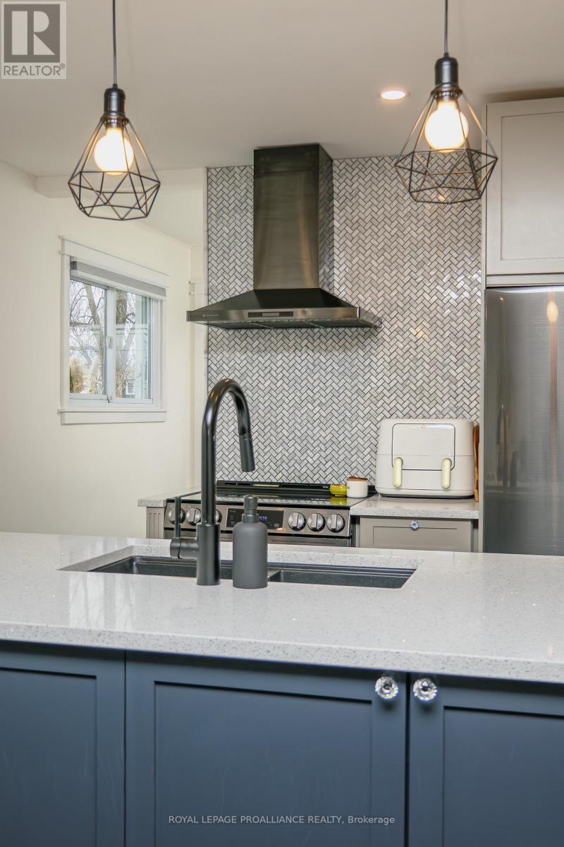 37 Leopold Street, Quinte West, Ontario  K8V 2K1 - Photo 11 - X12573222