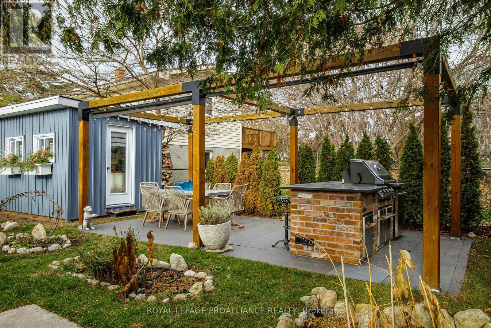 37 Leopold Street, Quinte West, Ontario  K8V 2K1 - Photo 38 - X12573222