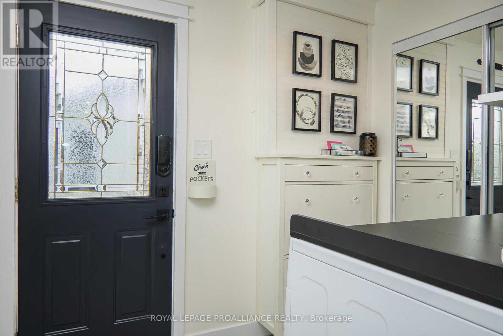 37 Leopold Street, Quinte West, Ontario  K8V 2K1 - Photo 7 - X12573222