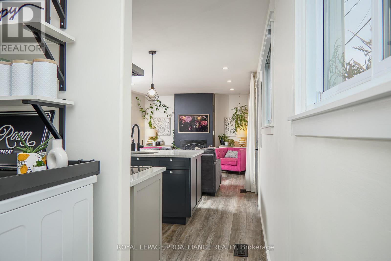 37 Leopold Street, Quinte West, Ontario  K8V 2K1 - Photo 9 - X12573222