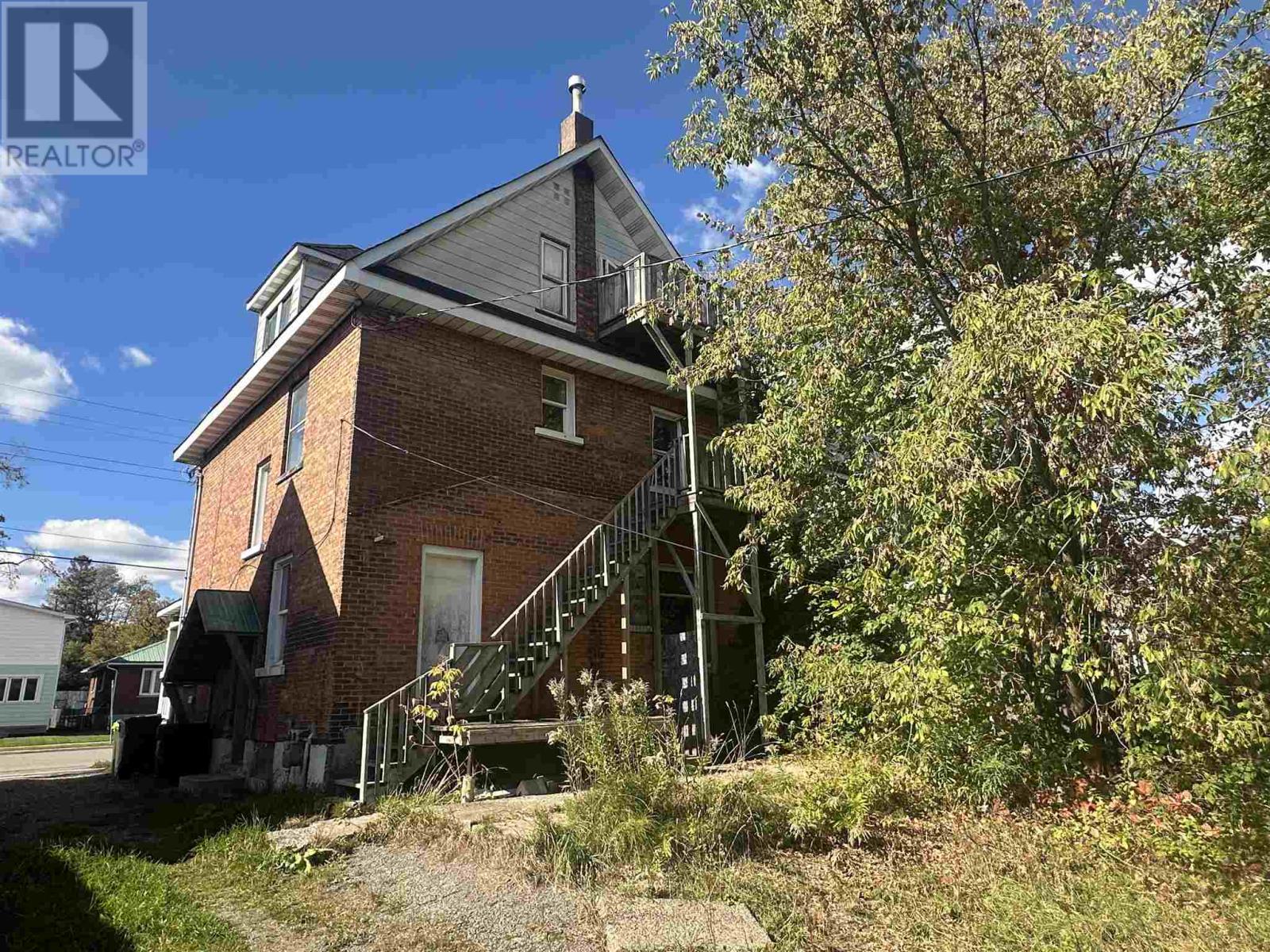 266 John St, Sault Ste. Marie, Ontario P6A 1P5 - Photo 11 - SM252945