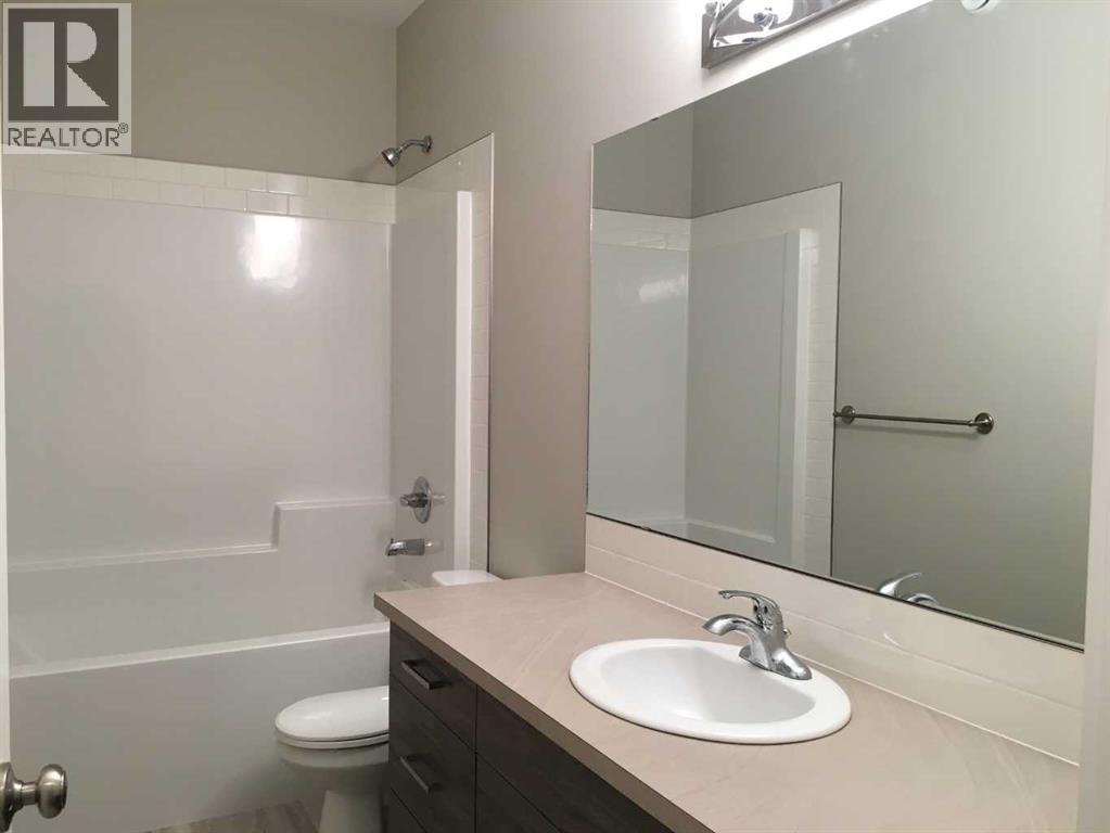 61 Maclean Close, Blackfalds, Alberta  T4M 0H4 - Photo 11 - A2257205