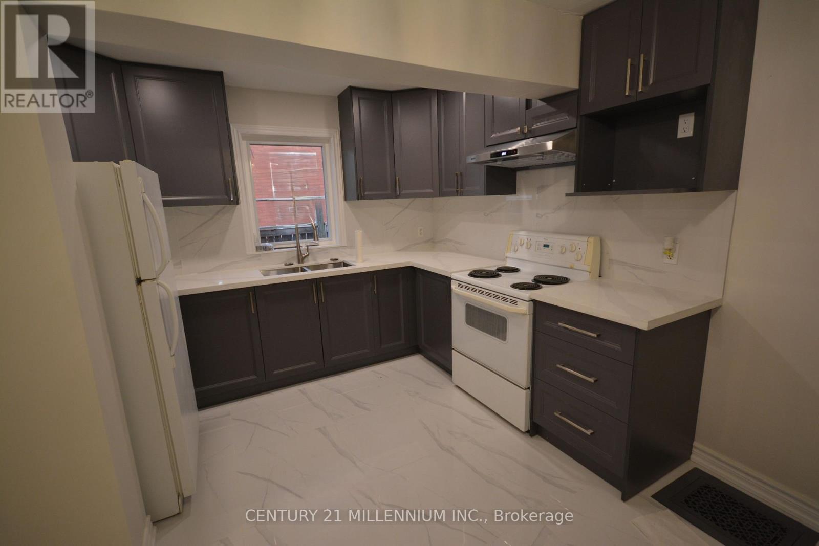 8 West Street W, Brampton (Downtown Brampton), Ontario  L6X 1V7 - Photo 4 - W12575114