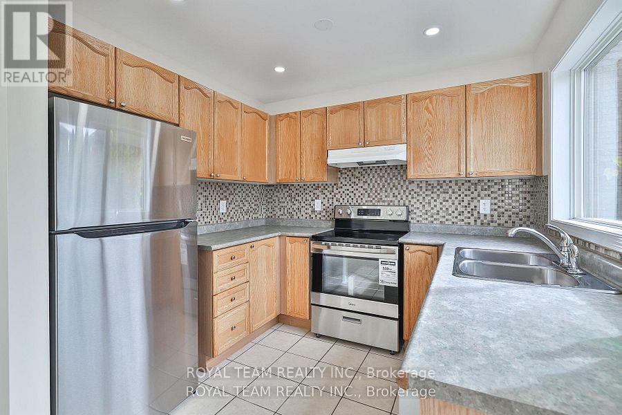 2439 Hollybrook Drive, Oakville, Ontario  L6M 4S8 - Photo 11 - W12575152