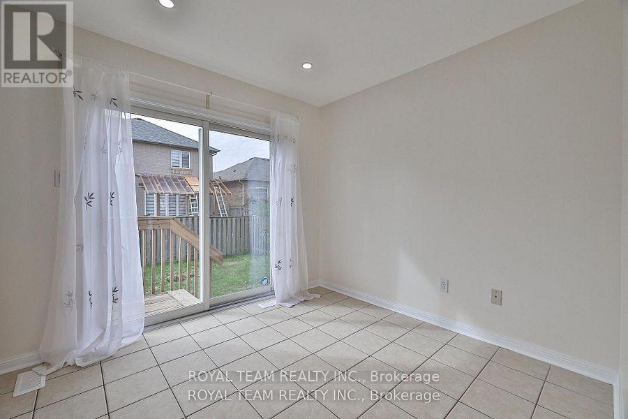 2439 Hollybrook Drive, Oakville, Ontario  L6M 4S8 - Photo 12 - W12575152