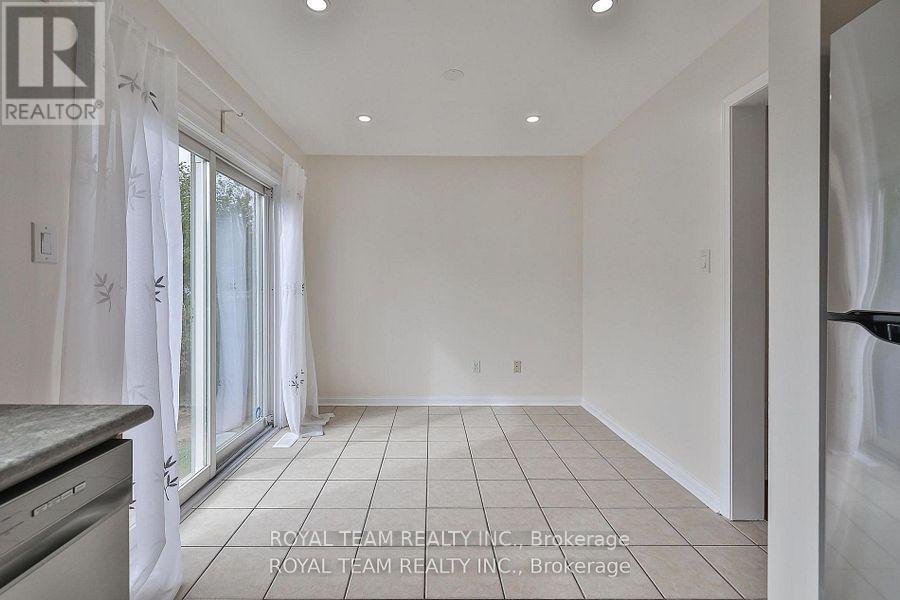 2439 Hollybrook Drive, Oakville, Ontario  L6M 4S8 - Photo 13 - W12575152