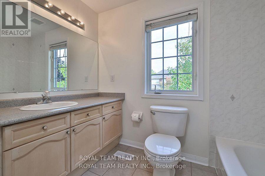 2439 Hollybrook Drive, Oakville, Ontario  L6M 4S8 - Photo 16 - W12575152