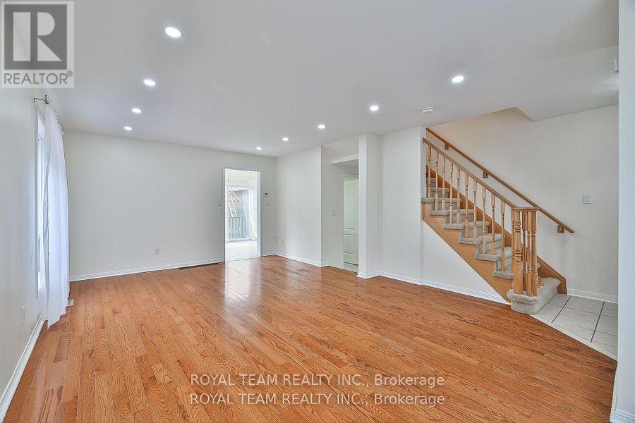 2439 Hollybrook Drive, Oakville, Ontario  L6M 4S8 - Photo 6 - W12575152