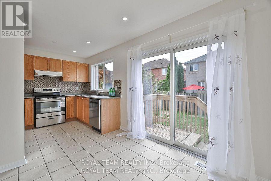 2439 Hollybrook Drive, Oakville, Ontario  L6M 4S8 - Photo 8 - W12575152