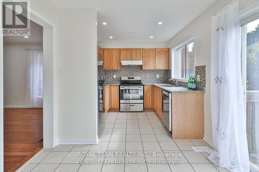 2439 Hollybrook Drive, Oakville, Ontario  L6M 4S8 - Photo 9 - W12575152