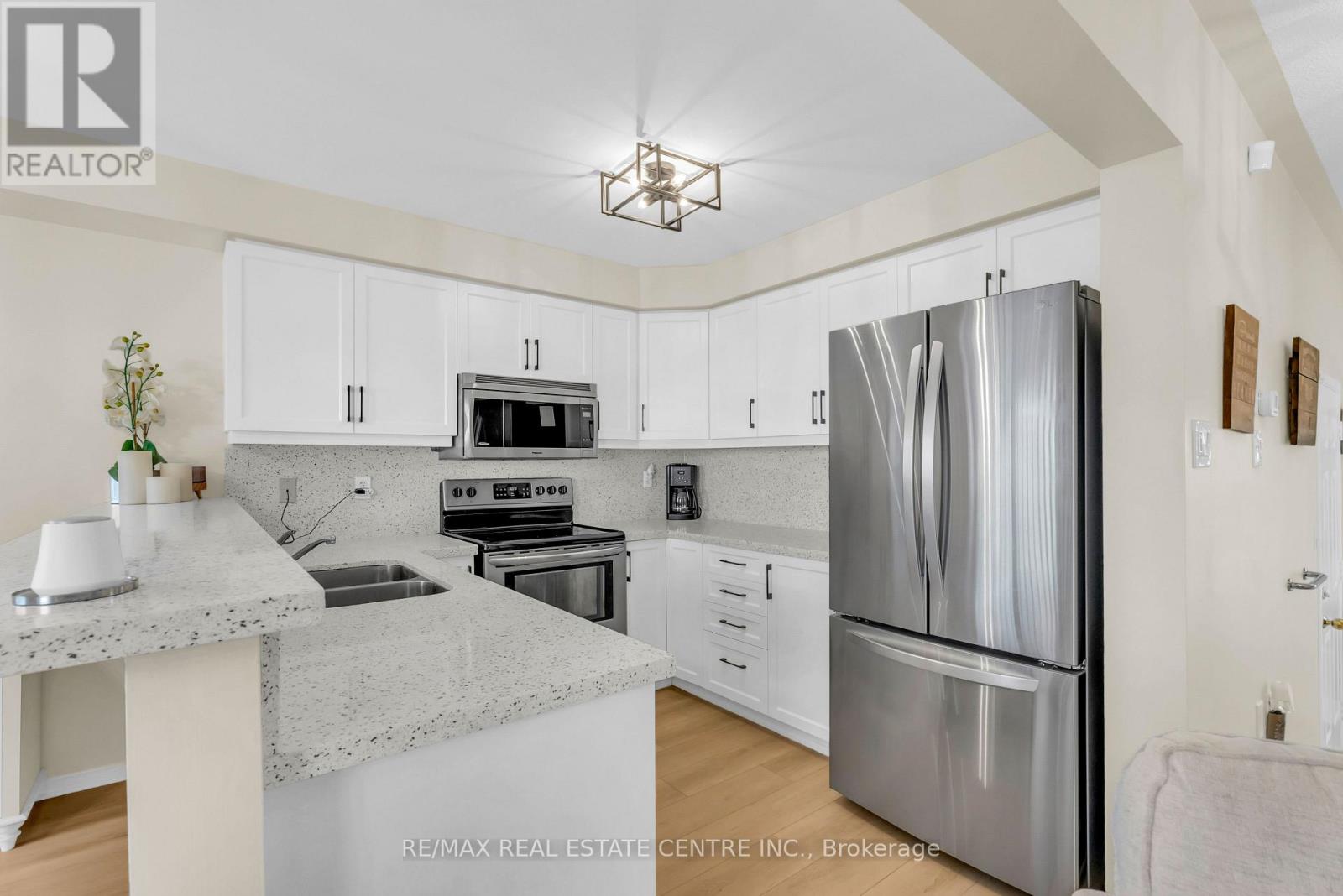 43 Lockheed Crescent, Brampton, Ontario  L7A 3G3 - Photo 24 - W12575176