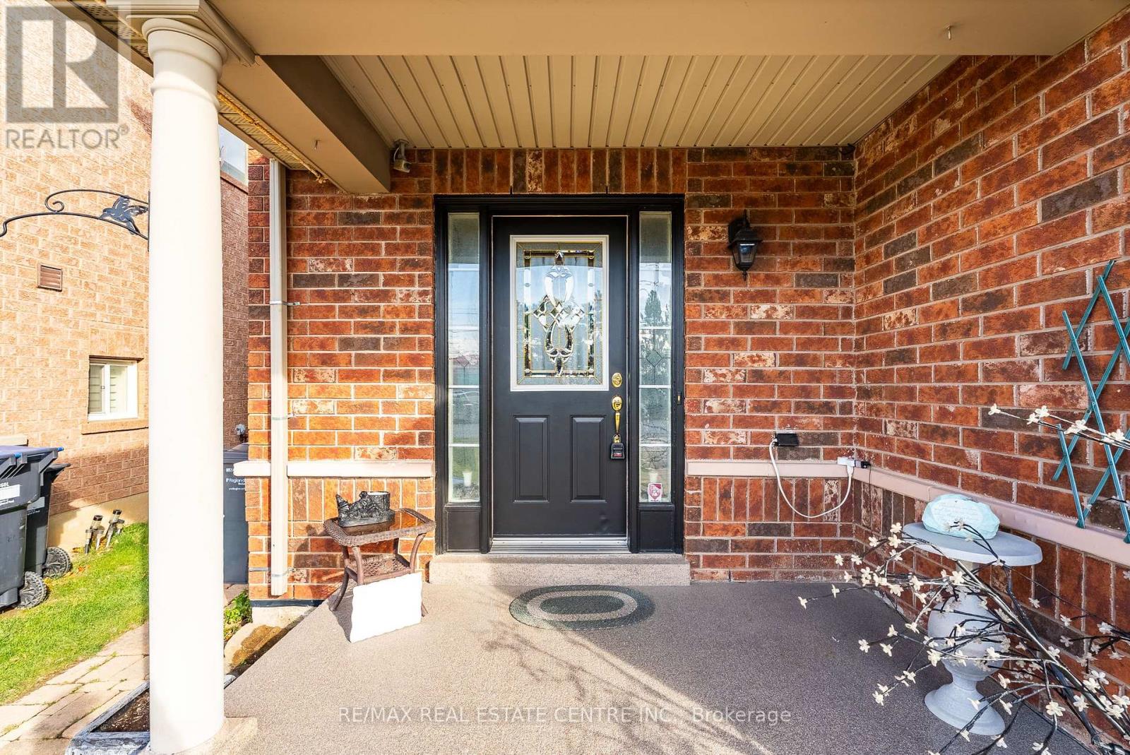 43 Lockheed Crescent, Brampton, Ontario  L7A 3G3 - Photo 8 - W12575176