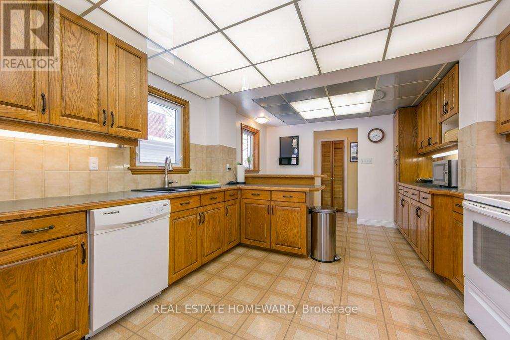 87 Ashbourne Drive, Toronto, Ontario  M9B 4H6 - Photo 12 - W12575184