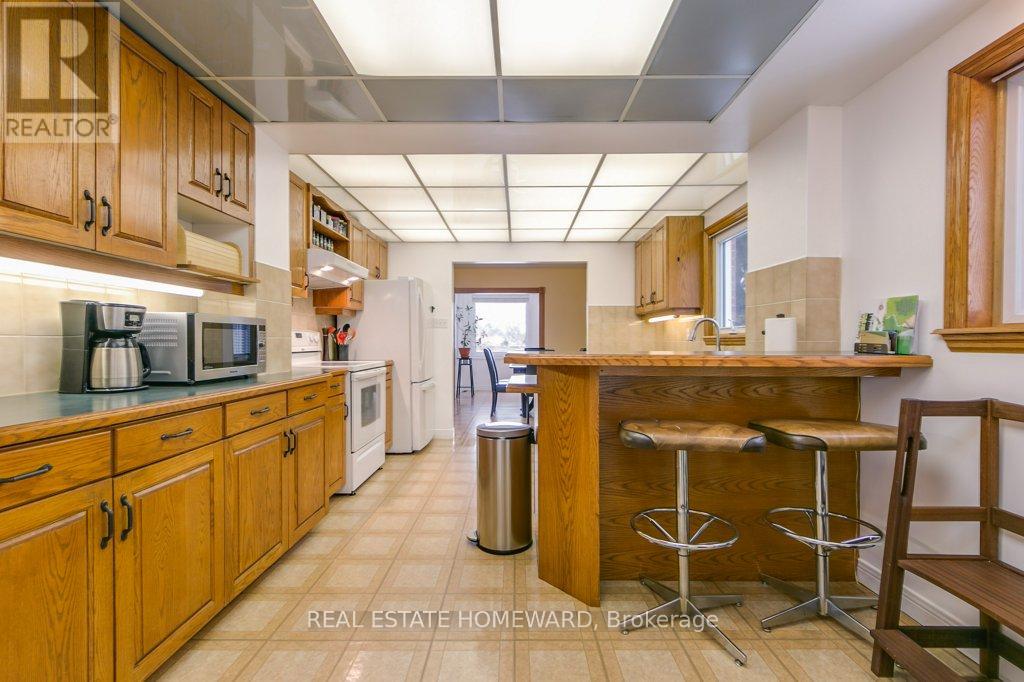 87 Ashbourne Drive, Toronto, Ontario  M9B 4H6 - Photo 14 - W12575184