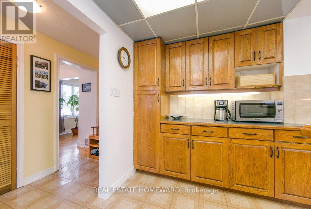 87 Ashbourne Drive, Toronto, Ontario  M9B 4H6 - Photo 15 - W12575184