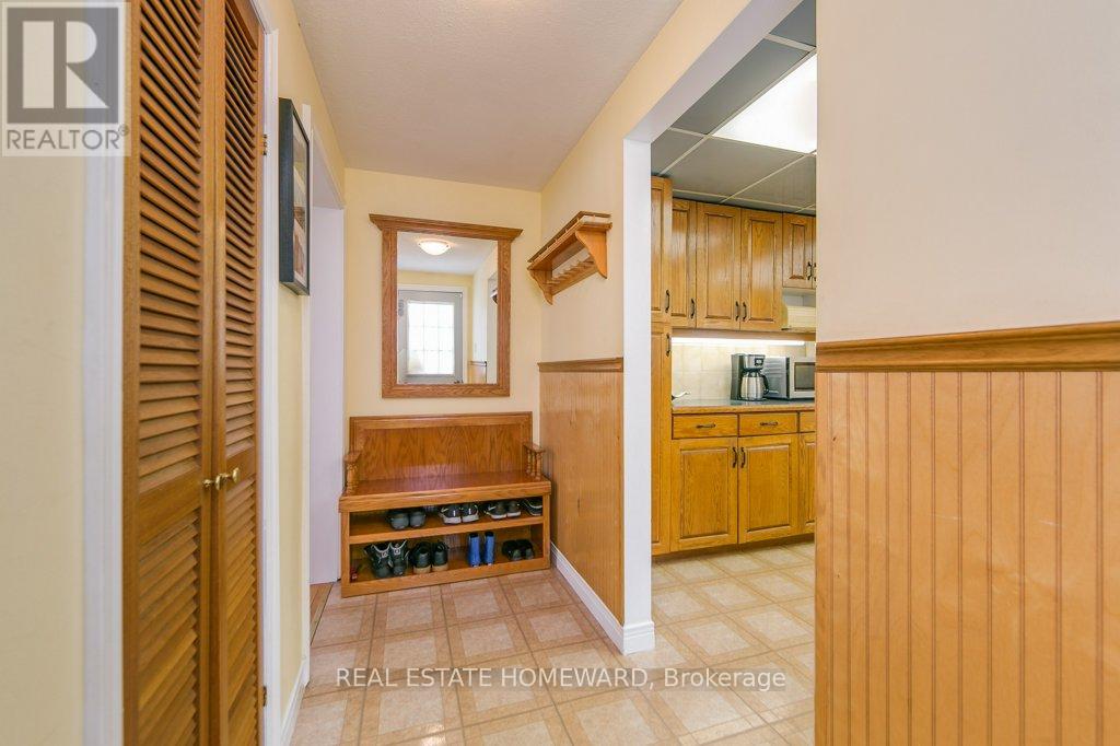 87 Ashbourne Drive, Toronto, Ontario  M9B 4H6 - Photo 16 - W12575184