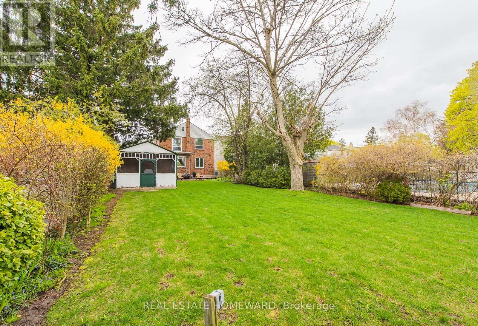 87 Ashbourne Drive, Toronto, Ontario  M9B 4H6 - Photo 32 - W12575184