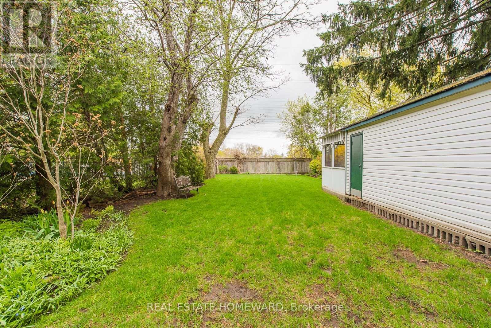 87 Ashbourne Drive, Toronto, Ontario  M9B 4H6 - Photo 34 - W12575184