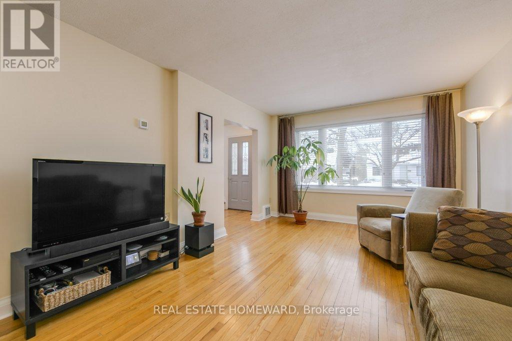 87 Ashbourne Drive, Toronto, Ontario  M9B 4H6 - Photo 7 - W12575184