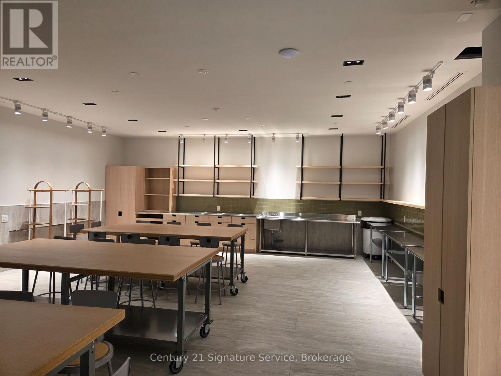 504 - 2485 Eglinton Avenue W, Mississauga, Ontario  L5M 2T1 - Photo 32 - W12575214