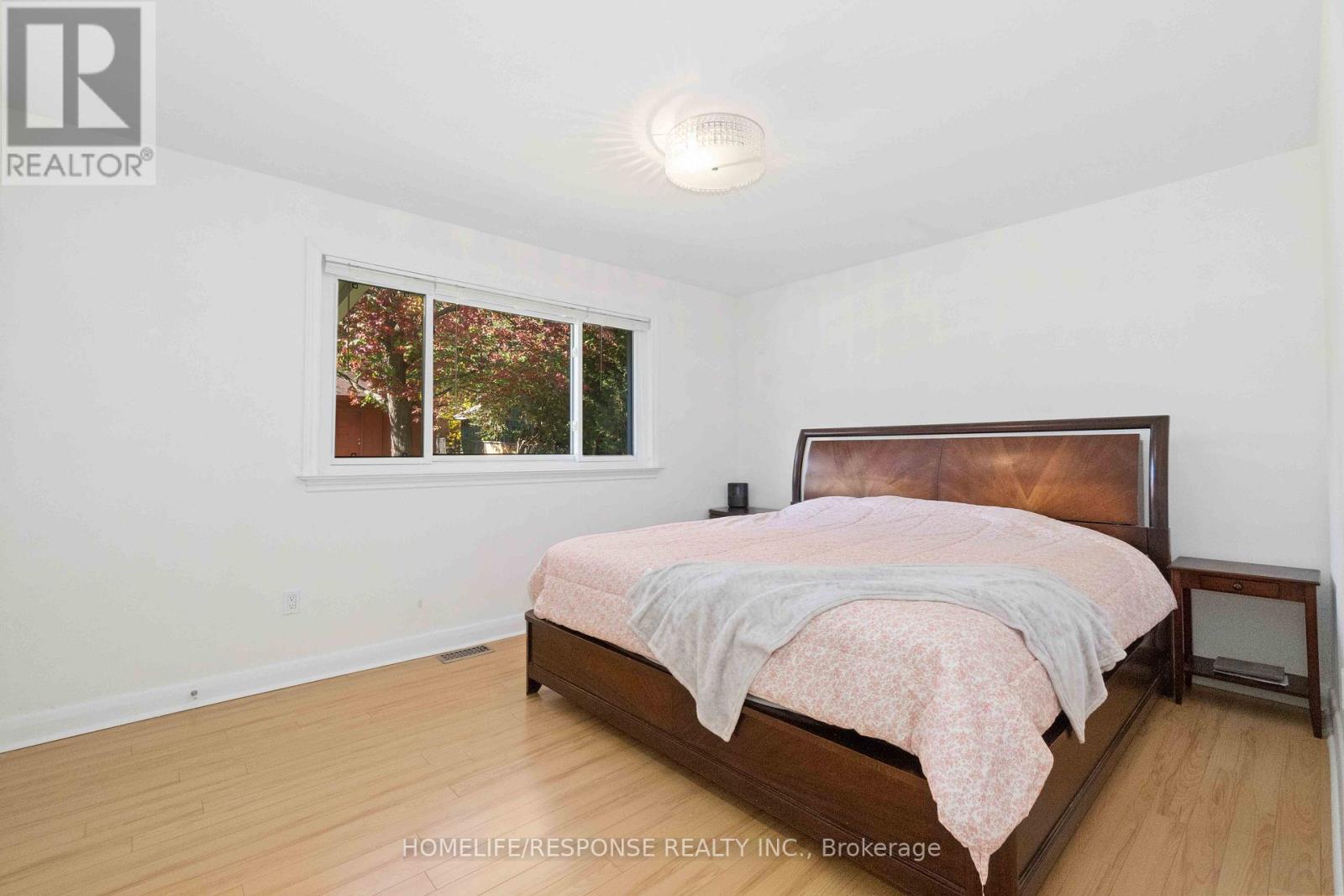 1554 Lochlin Trail, Mississauga, Ontario  L5G 3V7 - Photo 10 - W12575232