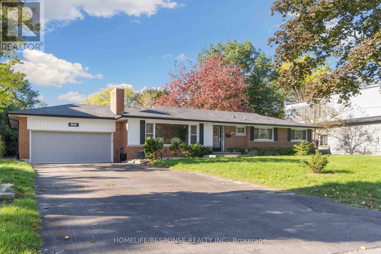 1554 Lochlin Trail, Mississauga, Ontario  L5G 3V7 - Photo 2 - W12575232