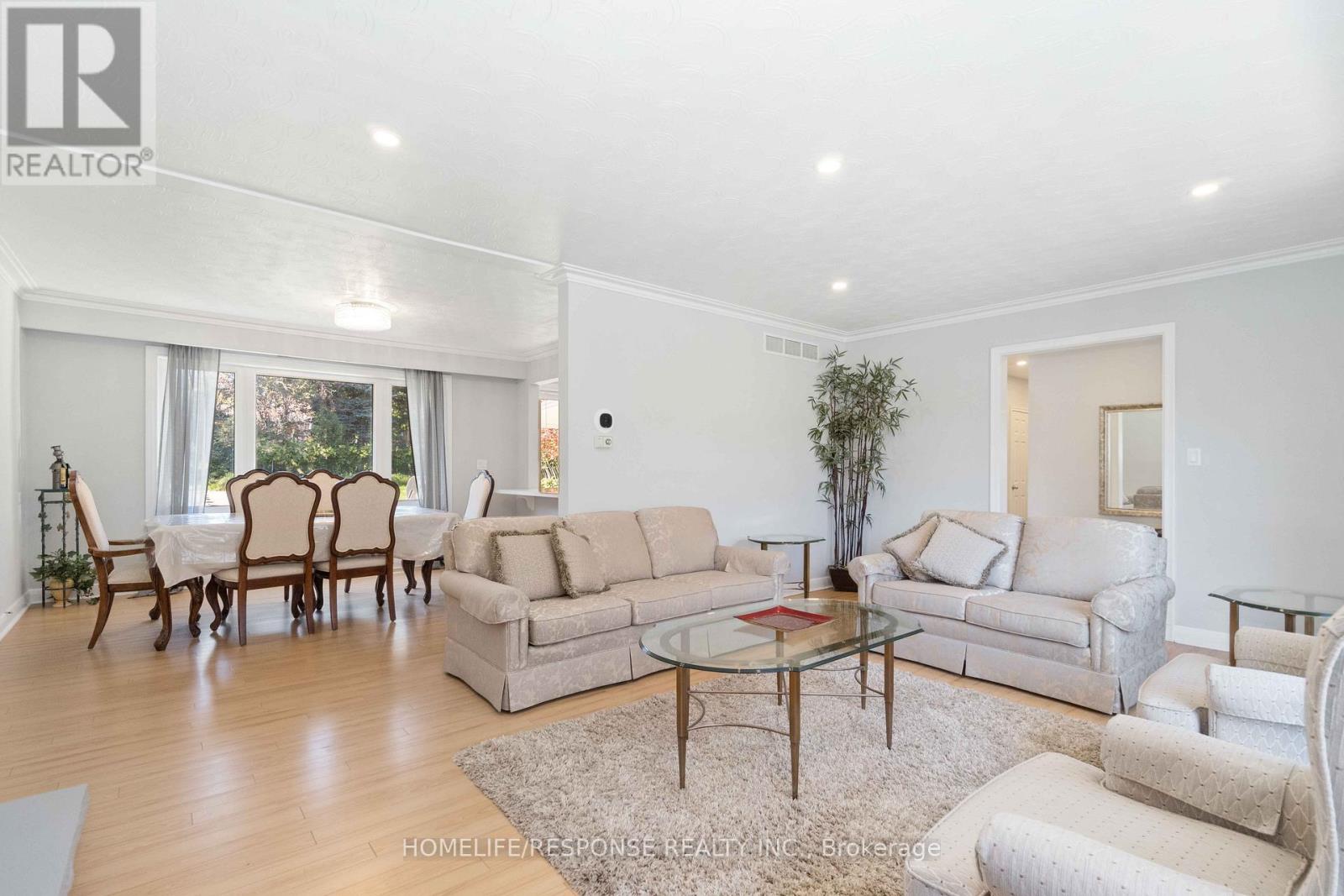 1554 Lochlin Trail, Mississauga, Ontario  L5G 3V7 - Photo 6 - W12575232