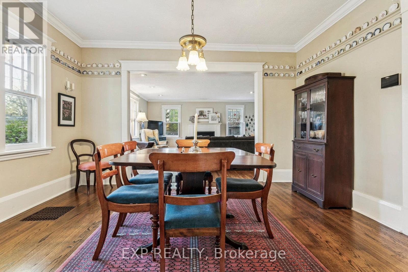 289 Spruce Street, Oakville, Ontario  L6J 2G8 - Photo 11 - W12575242