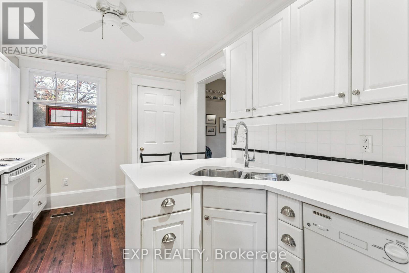 289 Spruce Street, Oakville, Ontario  L6J 2G8 - Photo 22 - W12575242