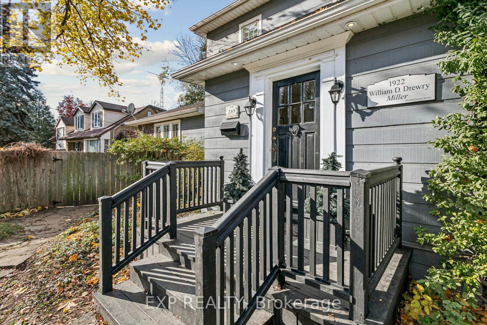 289 Spruce Street, Oakville, Ontario  L6J 2G8 - Photo 3 - W12575242