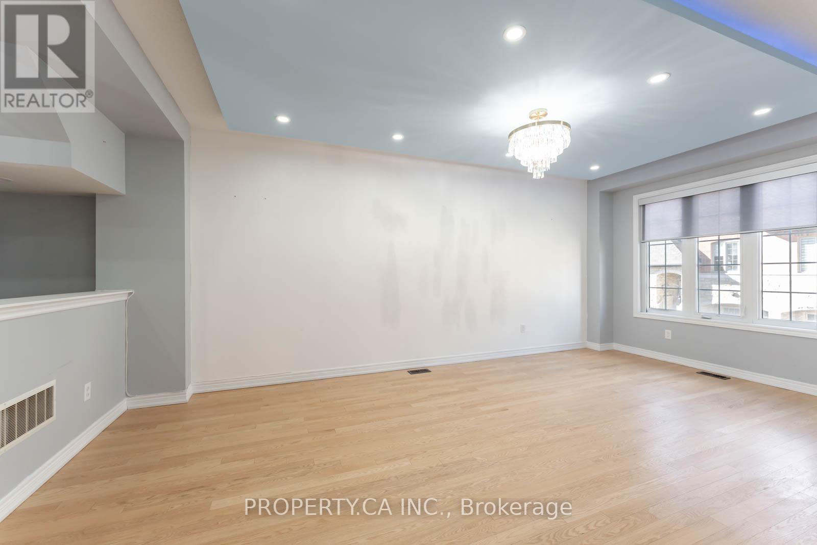 47 Sea Drifter Crescent, Brampton, Ontario  L6P 2S1 - Photo 5 - W12575246