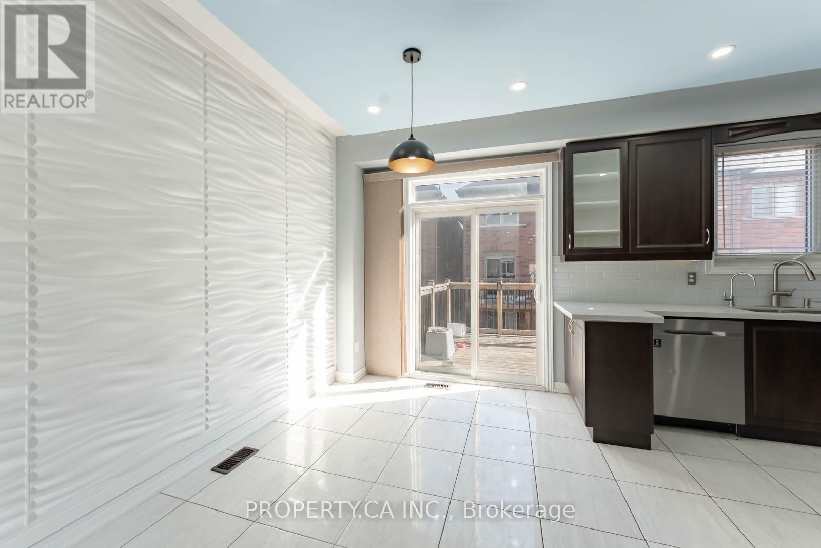 47 Sea Drifter Crescent, Brampton, Ontario  L6P 2S1 - Photo 9 - W12575246