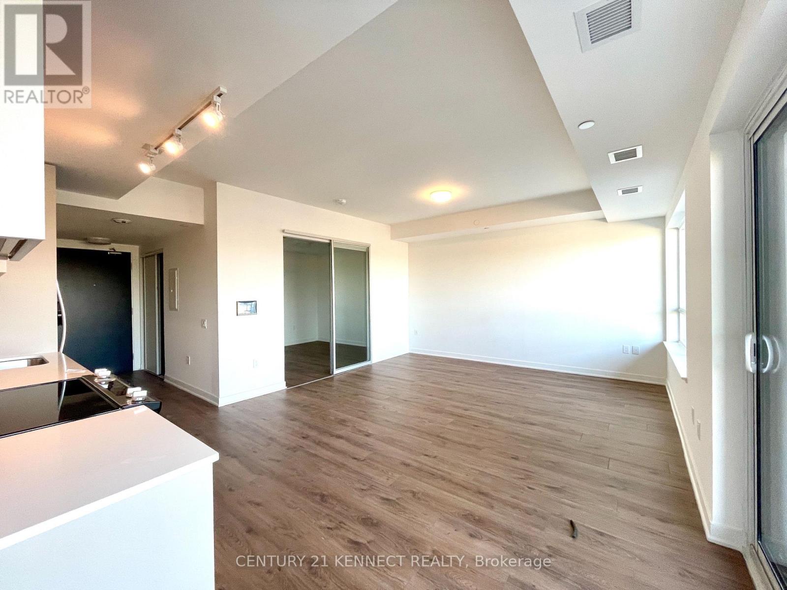 806 - 395 Dundas Street W, Oakville, Ontario  L6M 4M2 - Photo 4 - W12575276