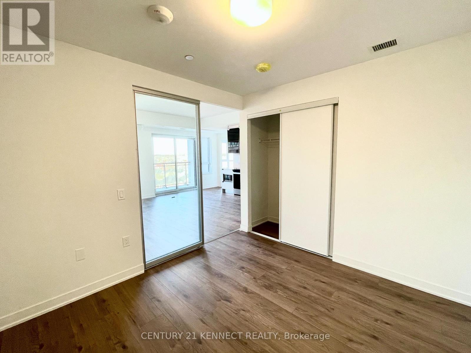 806 - 395 Dundas Street W, Oakville, Ontario  L6M 4M2 - Photo 8 - W12575276