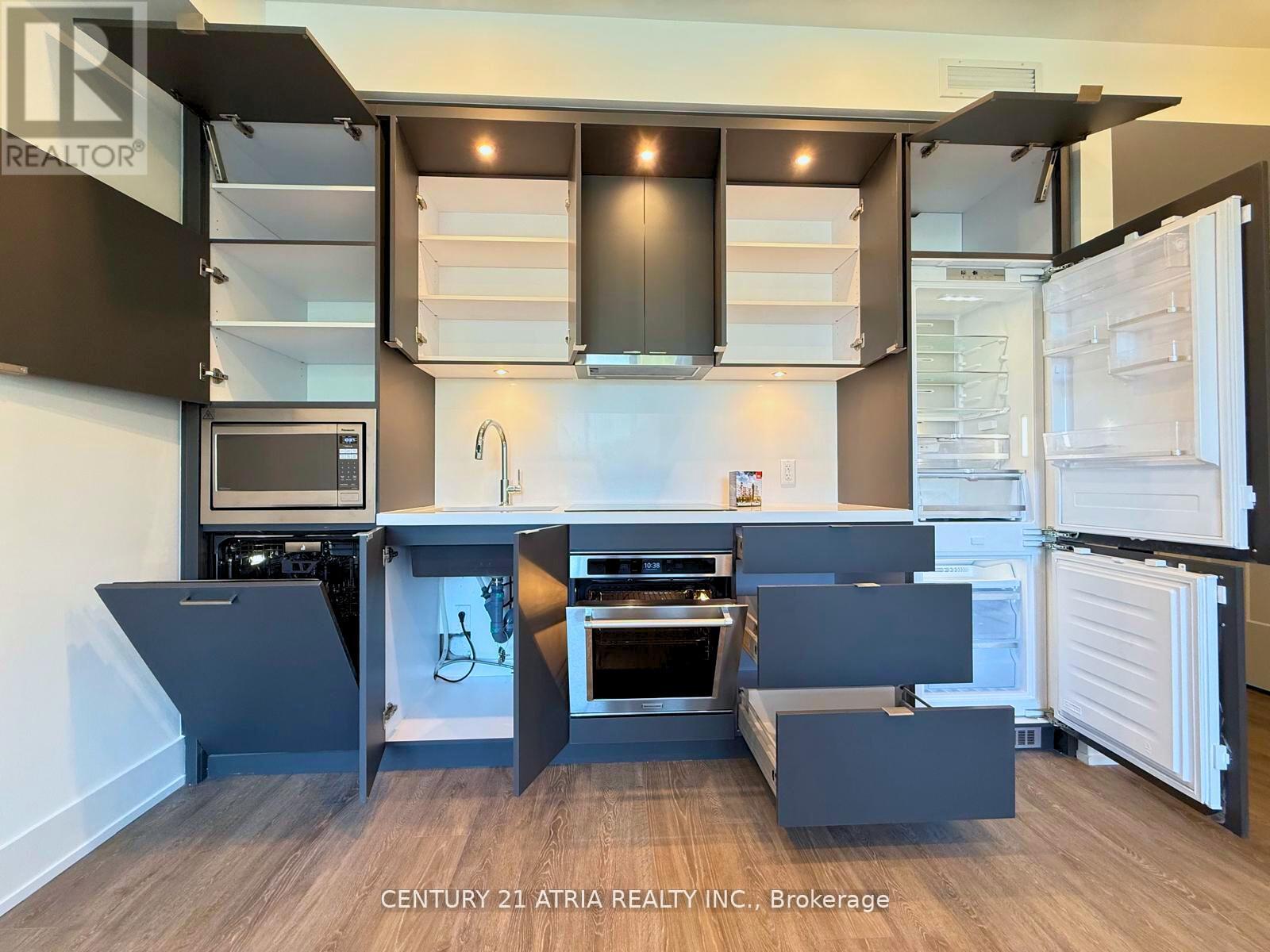 210 - 259 The Kingsway, Toronto, Ontario  M9A 0G2 - Photo 4 - W12575294