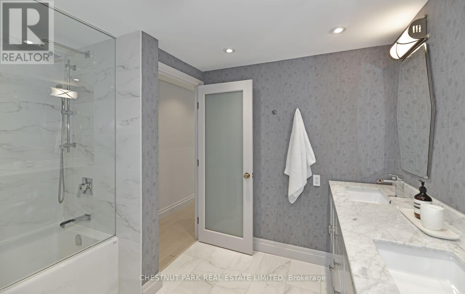 606 - 15 Mcmurrich Street, Toronto, Ontario  M5R 3M6 - Photo 12 - C12574638