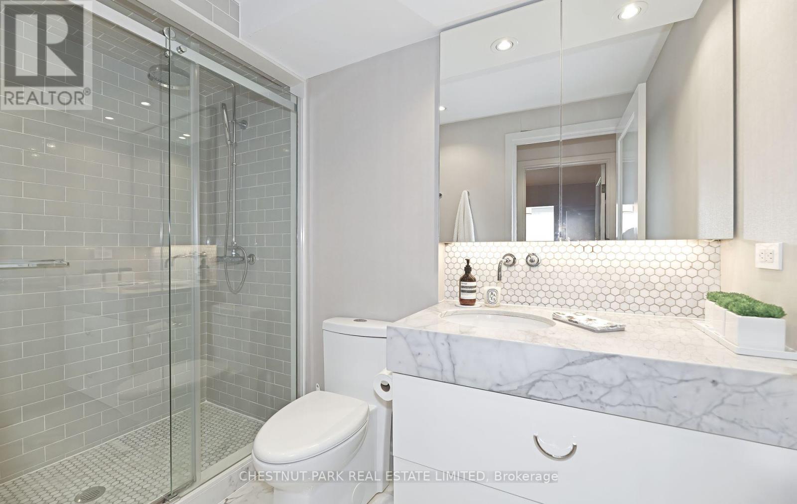 606 - 15 Mcmurrich Street, Toronto, Ontario  M5R 3M6 - Photo 15 - C12574638