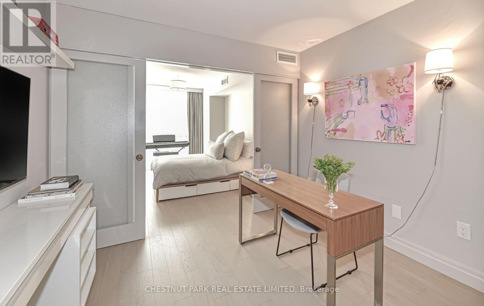 606 - 15 Mcmurrich Street, Toronto, Ontario  M5R 3M6 - Photo 14 - C12574638